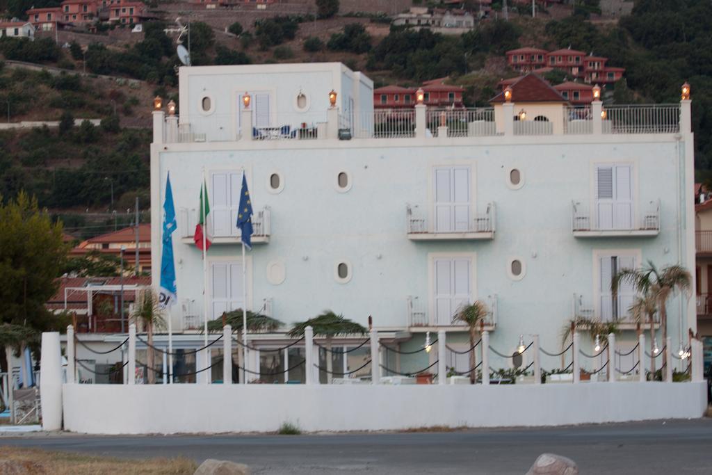 Hotel Yachting Club Mare Gioiosa Marea Esterno foto