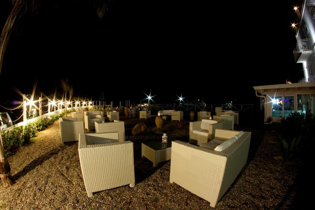Hotel Yachting Club Mare Gioiosa Marea Esterno foto