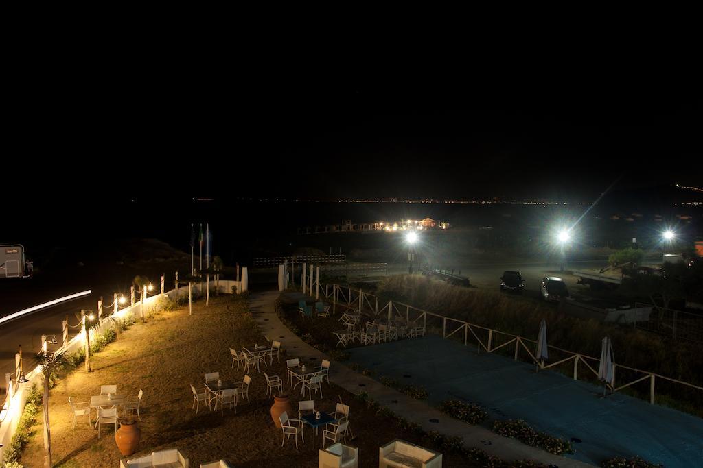 Hotel Yachting Club Mare Gioiosa Marea Esterno foto