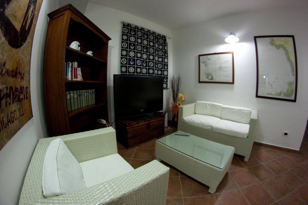 Hotel Yachting Club Mare Gioiosa Marea Esterno foto