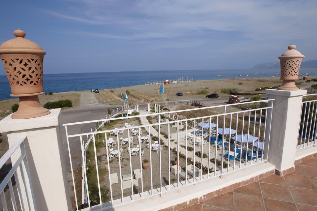 Hotel Yachting Club Mare Gioiosa Marea Esterno foto